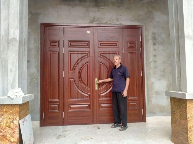 Lắp đặt cửa thép vân gỗ Bù Đăng